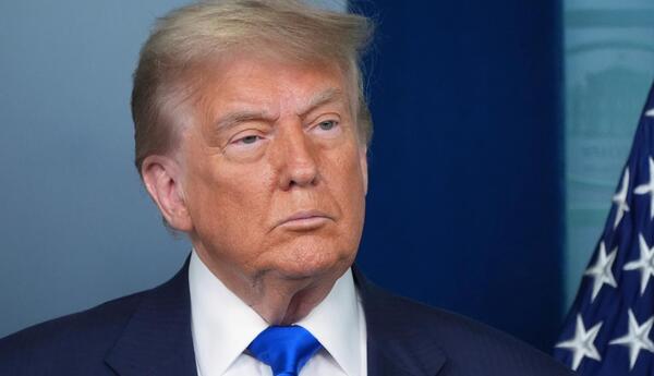 Axios: демократы добиваются проверки расходов на купюры с изображением Трампа