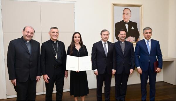 Heydər Əliyev Fondunun vitse-prezidenti Leyla Əliyeva Vatikan Apostol Kitabxanası və Apostol Arxivinin rəhbəri ilə görüşüb