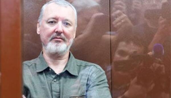 Z-patriot Strelkov: Beynimiz hara baxırdı? Zəkamız hara baxırdı?
