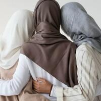 Tikinti mağazası çoxarvadlılığı təbliğ edən reklam üçün pul ödəyib