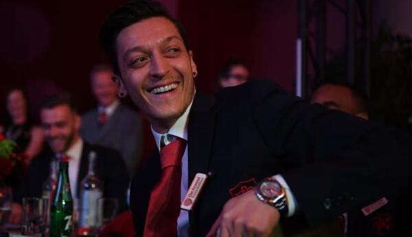 Mesut Özil Türkiyə futbolunun "patronu" olacaq?