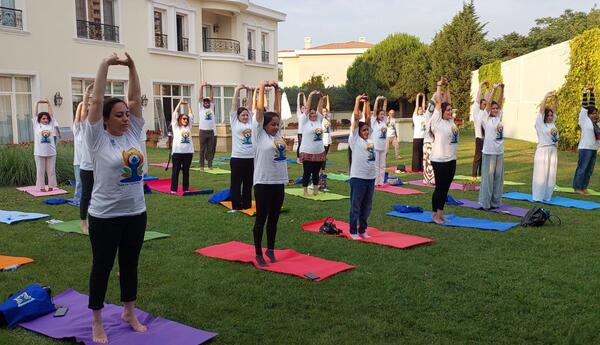 Hindistanın Bakıdakı Səfirliyi jurnalistlər və influenserlər üçün “Power Yoga” sessiyası təşkil edib