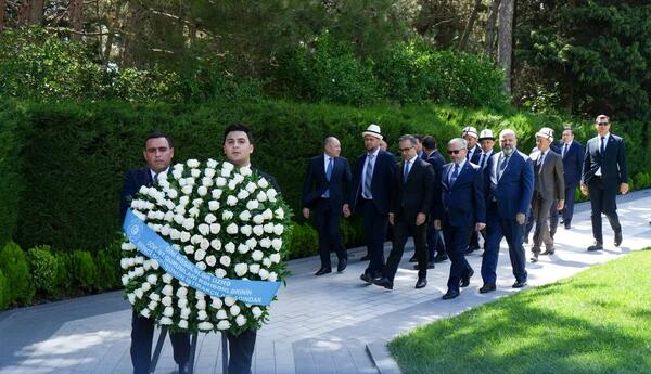 TDT-yə üzv ölkələrin dini məsələlər üzrə dövlət qurumlarının rəhbərləri Fəxri xiyabanı ziyarət ediblər