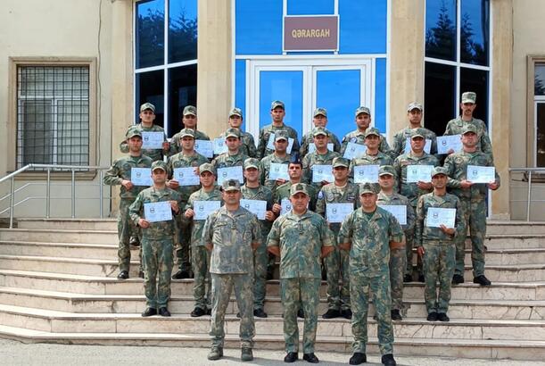 İriçaplı pulemyot heyətinin hazırlıq kursunun buraxılış mərasimi keçirilib