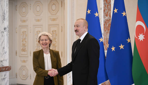 İlham Əliyev və Ursula Fon der Lyayen mətbuata bəyanatlarla çıxış ediblər