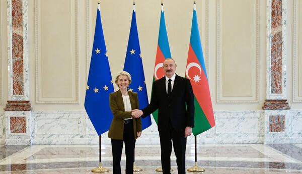 "Bu səfər Aİ-Azərbaycan münasibətlərində transkontinental əhəmiyyətli yeni bir səhifə açır" <span class="red">- ŞƏRH</span>