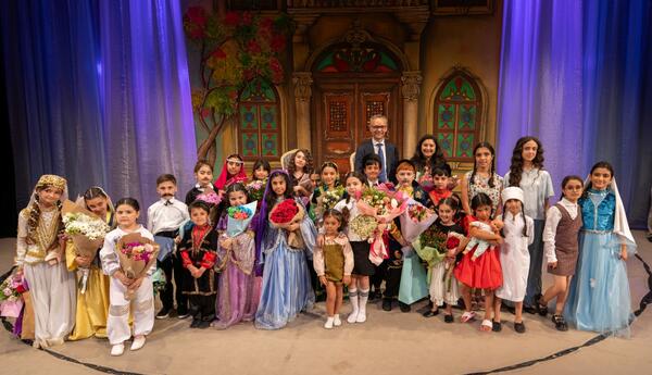 Uşaqlar səhnədə möcüzə yaratdı: “Nağılçı” səfirləri heyran qoydu <span class="red">- FOTOLAR </span>