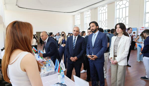 İşaxtaranlar üçün yeni imkanlar: İçərişəhərdə Əmək Yarmarkası keçirilib