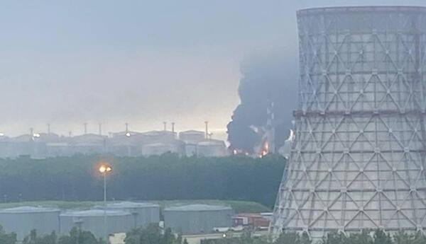 Sankt-Peterburqda dron hücumu, neft terminalı yanğın baş verib