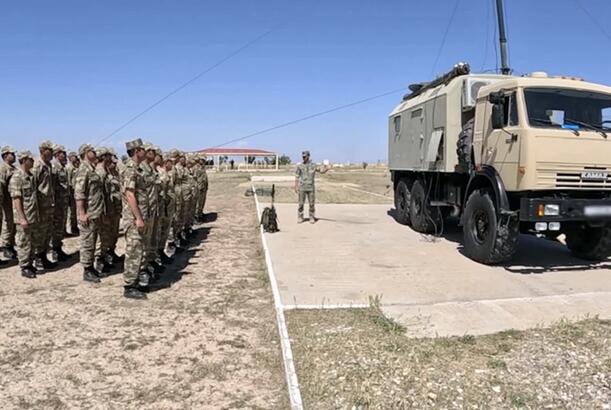 Hərbi vəzifəlilər təlim toplanışında praktiki atış çalışmaları icra ediblər