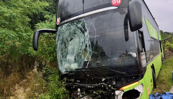 Almaniyada sərnişin avtobusu qəzaya uğrayıb, 11 nəfər xəsarət alıb