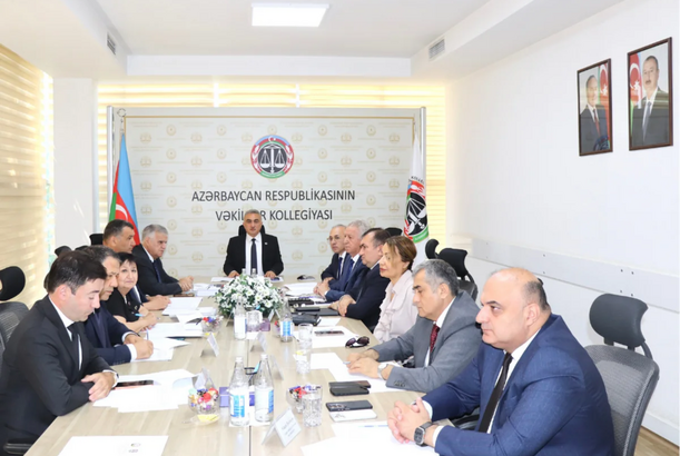 İntizam pozuntularına görə 2 vəkilə töhmət verilib, 1 vəkil cərimələnib