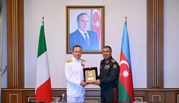 Zakir Həsənov italiyalı admiral ilə görüşüb