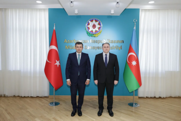 Vüqar Mustafayev Səlcuq Bayraqdarla görüşüb