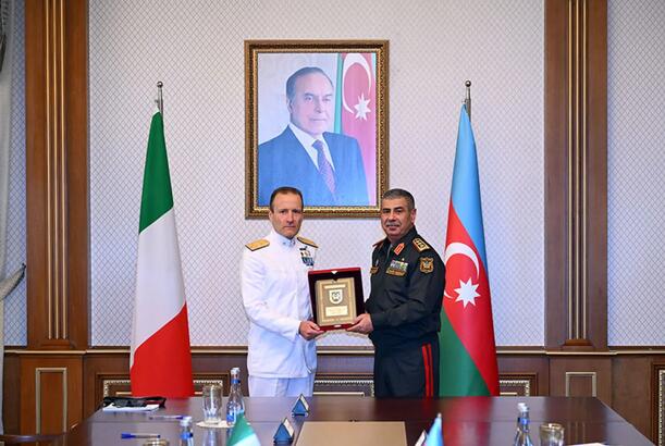 Zakir Həsənov italiyalı admiral ilə görüşüb