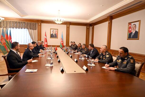 Zakir Həsənov Selçuk Bayraktarı qəbul edib