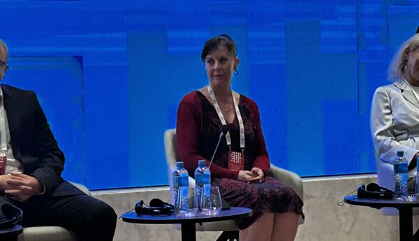 “Süni intellekt dövründə məlumatı yoxlamaq həyati əhəmiyyət daşıyacaq” <span class="red">- Dr. Karen Sutherland</span>