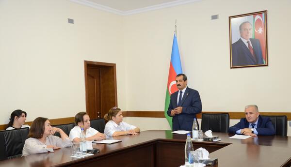 Kürdəmirdə  dəyirmi masa keçirilib <span class="red">- FOTOLAR</span>