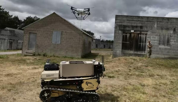 Robotlaşdırılmış “Pendragon” döyüş bölməsi sınaqdan keçirilir