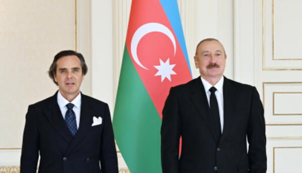 Prezident İlham Əliyev Braziliyanın Azərbaycanda yeni təyin olunmuş səfirinin etimadnaməsini qəbul edib <span class="red">- FOTOLAR</span>