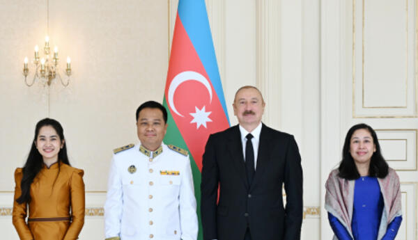 Prezident İlham Əliyev Kambocanın Azərbaycanda yeni təyin olunmuş səfirinin etimadnaməsini qəbul edib <span class="red">- FOTOLAR</span>