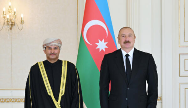 Prezident İlham Əliyev Omanın Azərbaycanda yeni təyin olunmuş səfirinin etimadnaməsini qəbul edib <span class="red">- FOTOLAR</span>