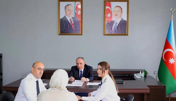 Kamran Əliyev Samux rayonunda vətəndaşları qəbul edib