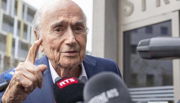 "Hara gedirsən, FİFA?” - Blatter dünya çempionatını "topa tutdu"...