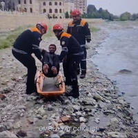 Gəncədə çayda köməksiz vəziyyətdə qalan şəxs xilas edilib