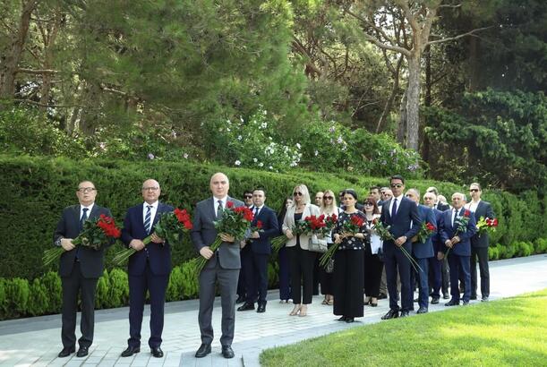 ANAMA kollektivi Heydər Əliyevin məzarını ziyarət edib