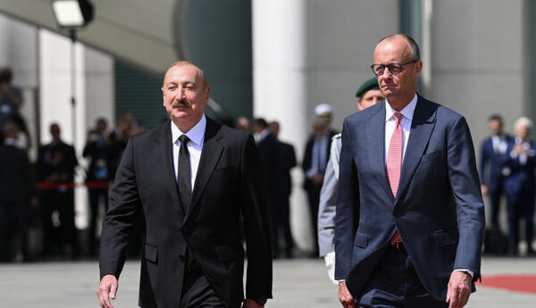 Prezident İlham Əliyevin Berlində rəsmi qarşılanma mərasimi keçirilib
