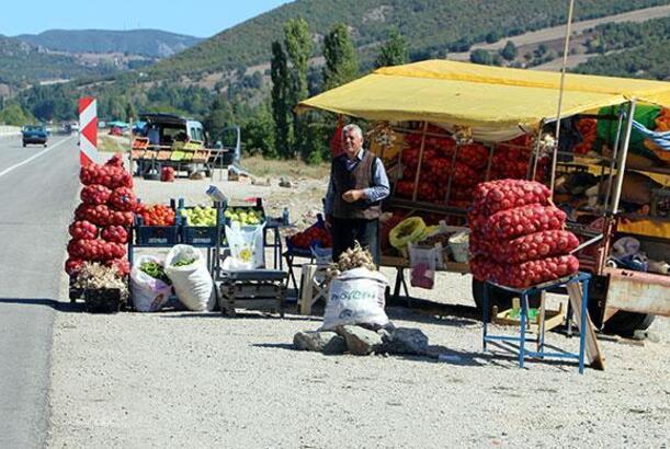 "Yol kənarında açıq şəkildə satılan qidalar sağlamlıq üçün risk yaradır" - EKSPERT
