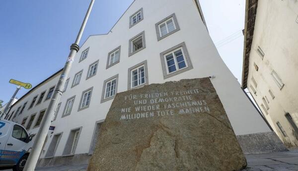 Hitlerin doğulduğu evi polis idarəsinə çevirdilər...