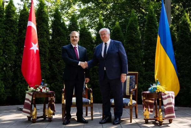 Türkiyə və Ukrayna XİN rəhbərləri arasında telefon danışığı olub