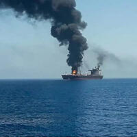 Hörmüz boğazında tanker minaya düşüb