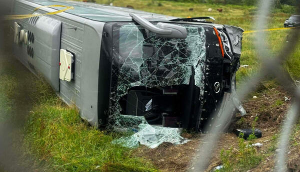 Gürcüstanda avtobus aşıb, 14 nəfər xəsarət alıb