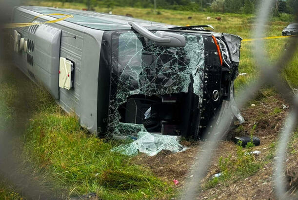 Gürcüstanda avtobus aşıb, 14 nəfər xəsarət alıb