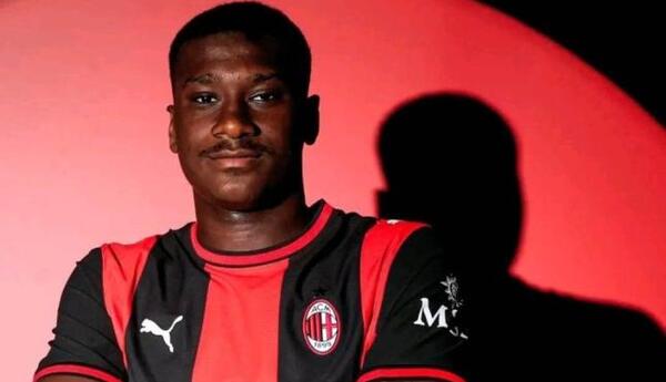 Fransa millisinin müdafiəçisi "Milan"da