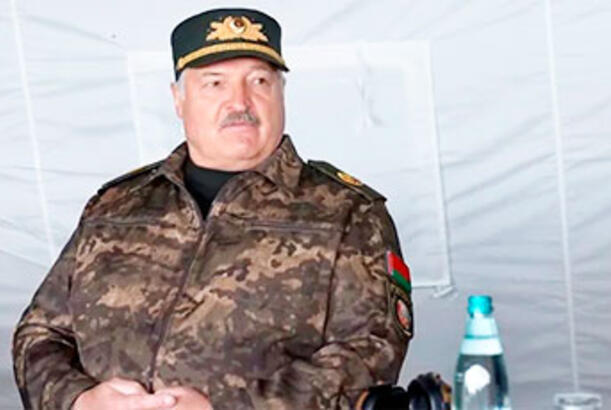 Lukaşenko yenidən səhlənkar işçiləri orduya göndərəcəyinə söz verdi