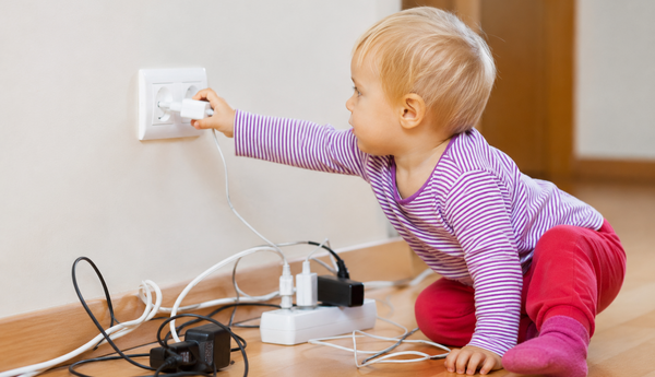 Evdəki görünməz təhlükə: Elektrik cərəyanı uşaqları necə hədəfə alır? <span class="red">- ARAŞDIRMA</span>