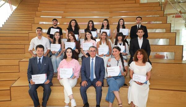"Rəqəmsal mediada ədəbi dil standartları" mövzusunda təlimlər başa çatıb