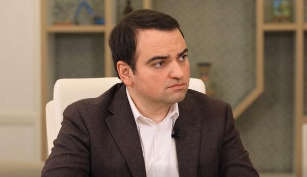 Ermənistanda partiya sədrinin qardaşı oğlu parlamentdə fraksiya rəhbəri oldu