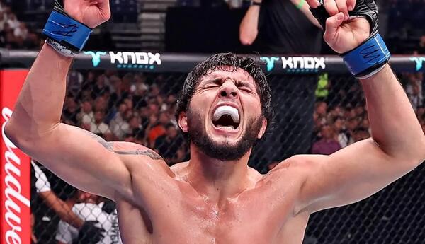 Tofiq Musayevdən UFC-də növbəti QƏLƏBƏ