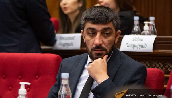 "Ümid edirəm ki, məndən niyə Bakıda doğulduğumu soruşmayacaqlar" <span class="red"> - Qabrielyan</span>
