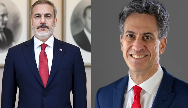 Türkiyə və Britaniya XİN rəhbərləri arasında telefon danışığı olub