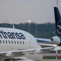 “Lufthansa”nın mənfəəti 50 faizdən çox azalıb