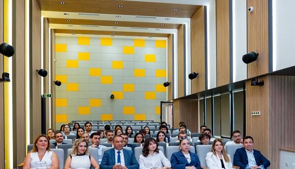 UNEC-in 20 tələbəsi ABB-nin “Data və Süni İntellekt Sertifikasiya Proqramı”nı uğurla başa vurdu