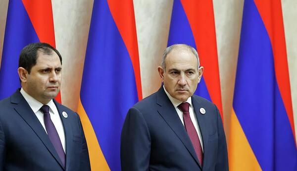 Paşinyan Ermənistan müdafiə nazirinin fəaliyyətindən narazıdır