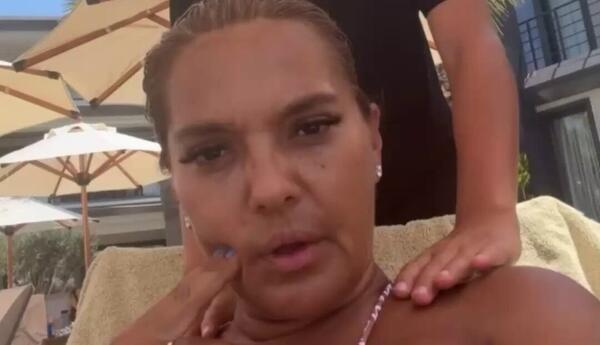 Bu da makiyajsız Demet Akalın...