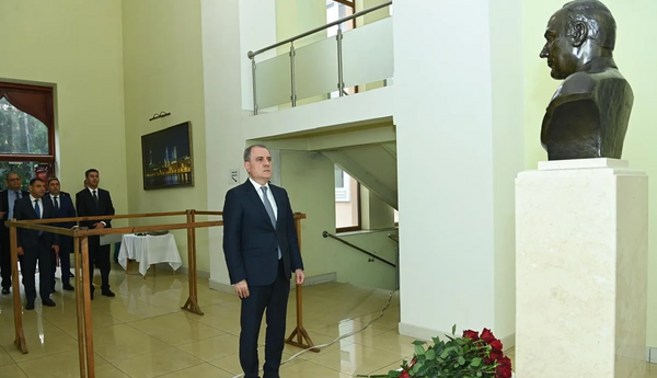 Ceyhun Bayramov Azərbaycanın Kiyevdəki səfirliyində olub